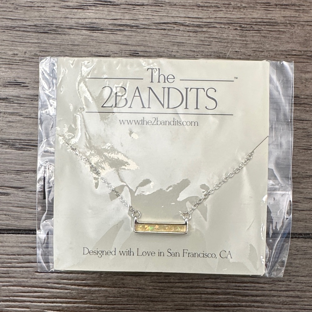The 2Bandits Silver Necklace with Opal Accent